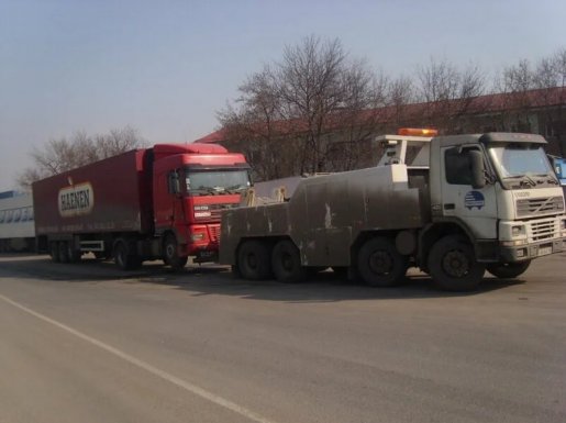 Эвакуация грузовой техники. Техпомощь стоимость услуг и где заказать - Владивосток