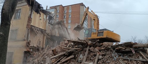Промышленный снос и демонтаж зданий спецтехникой стоимость услуг и где заказать - Владивосток