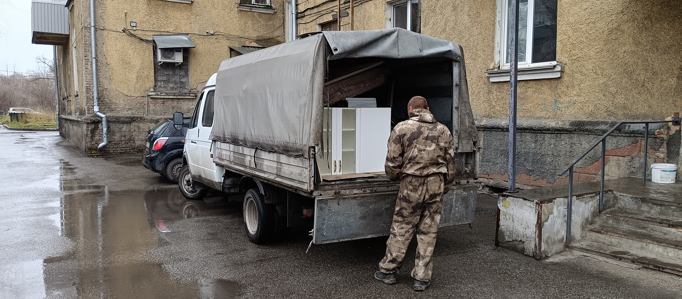 Квартирные перевозки. Погрузка мебели в Газель в Приморском крае