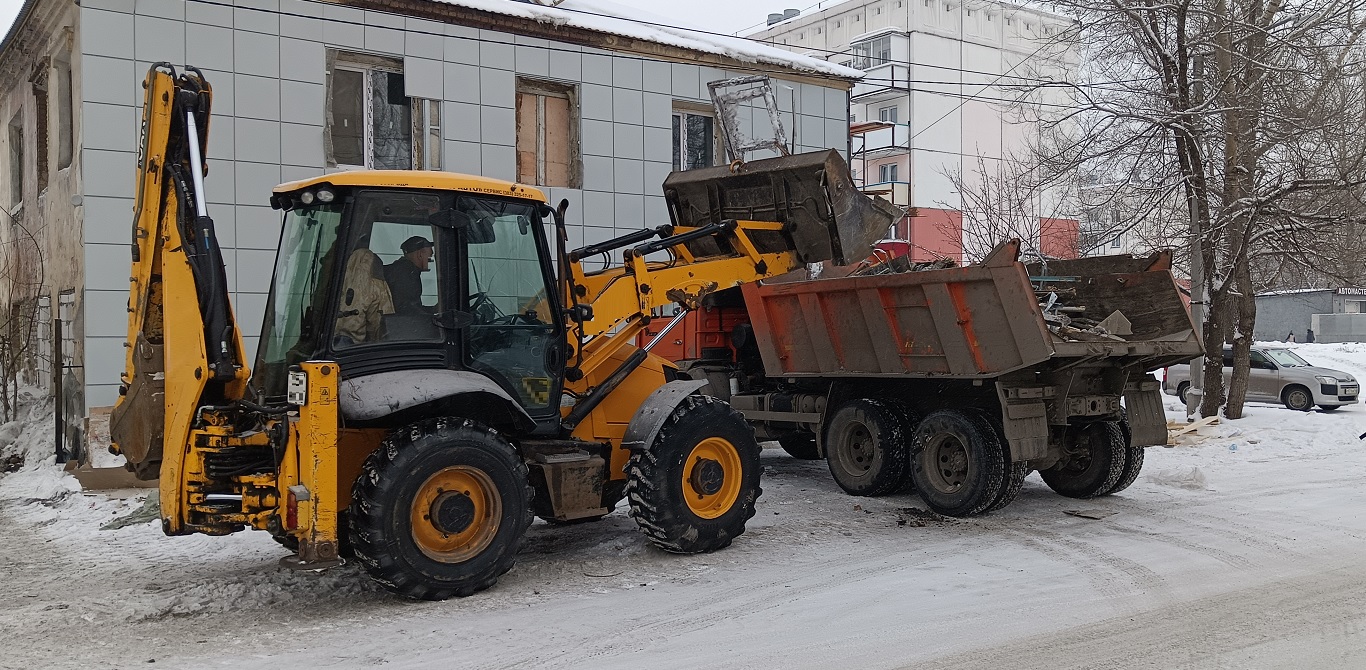 Уборка и вывоз строительного мусора, ТБО с помощью экскаватора и самосвала в Кировском